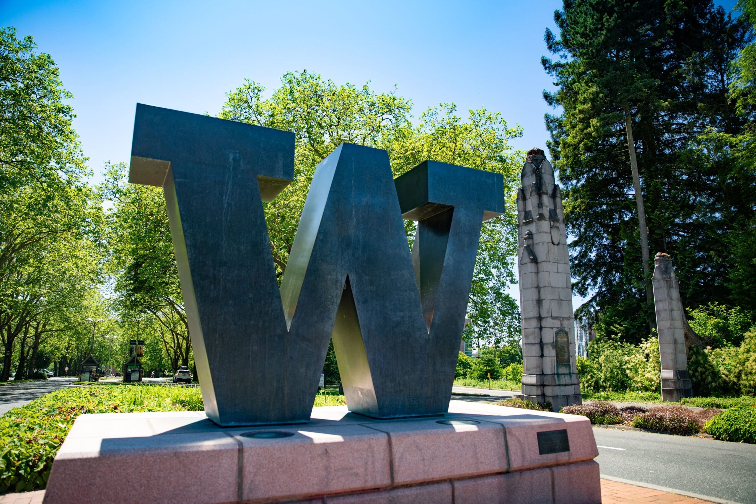 Large W statue outdoor on the University of Washington campus